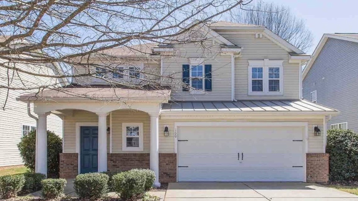 Raleigh House | Beautiful Eagle Ridge Home in Raleigh w/fenced in yard, near golf course!