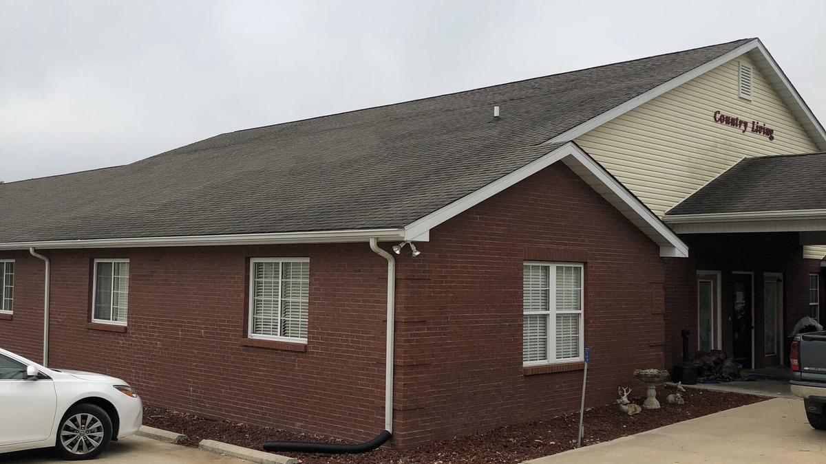 Lesterville House | Beautiful eight bedroom, eight bath lodge just minutes from Black River.