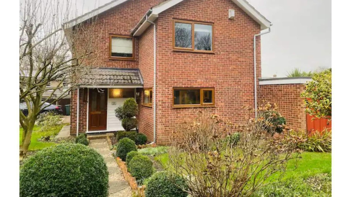 Bingham Other | Beautiful entire 3 bedroom home with secure garden