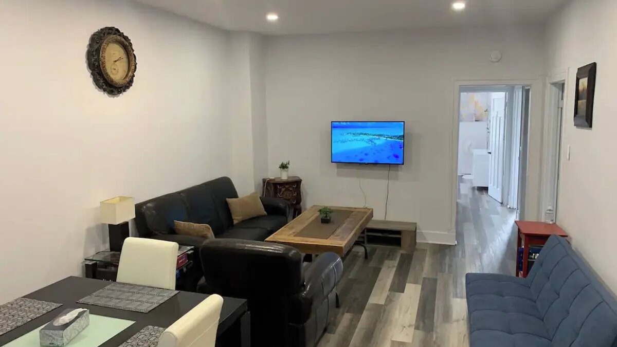 Cote-Des-Neiges—Notre-Dame-De-Grace Apartment | Beautiful Entire apartment with 2 bedrooms/2 balconies with parking
