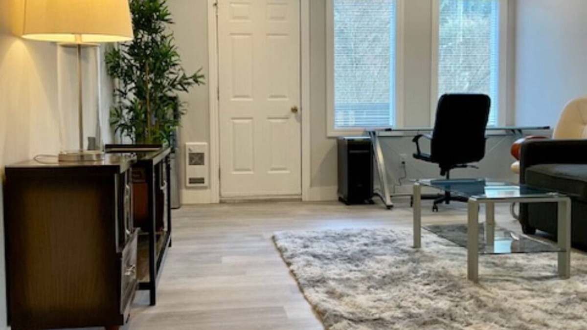 Laidlaw House | Beautiful Entire Suite 3 Bedroom-Vancouver-Hope BC