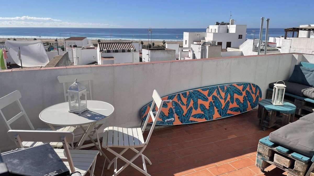 Conil de la Frontera City Center Apartment | Beautiful apartment with sea views just 5 minutes walk from the beach