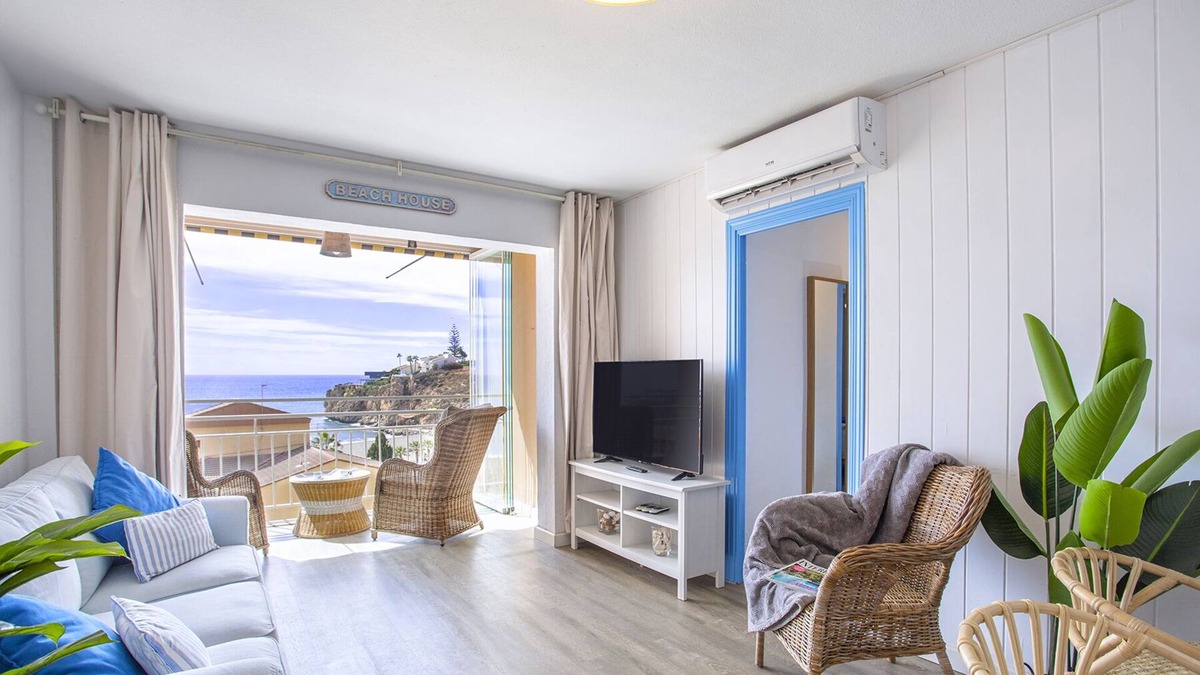 La Cala del Moral Apartment | Beautiful beach apartment in cozy town