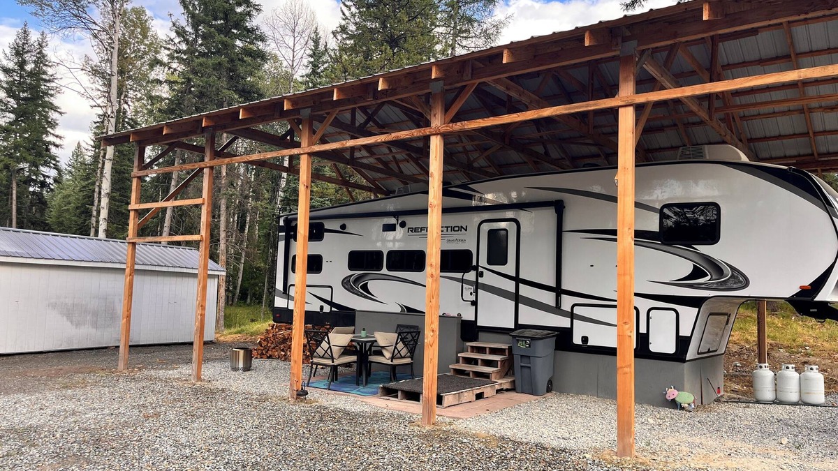 Kila House | Beautiful escape that sleeps 8. Close to many Lakes and Glacier National Park