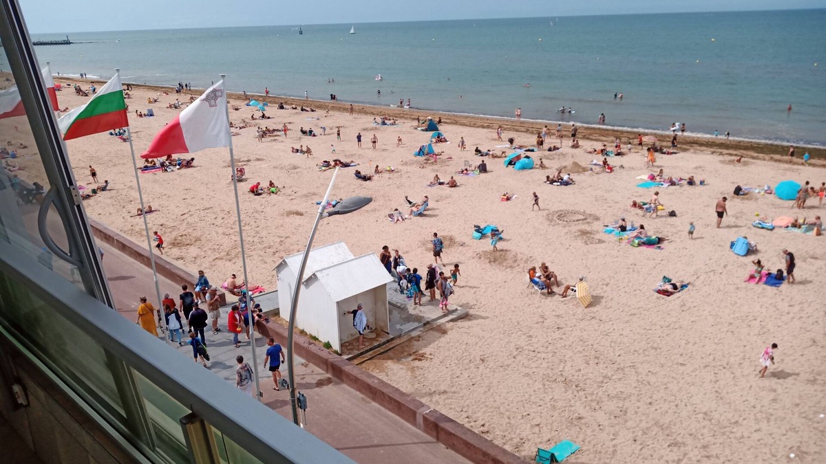 Courseulles-sur-Mer Apartment | Beautiful F2 overlooking the beach.