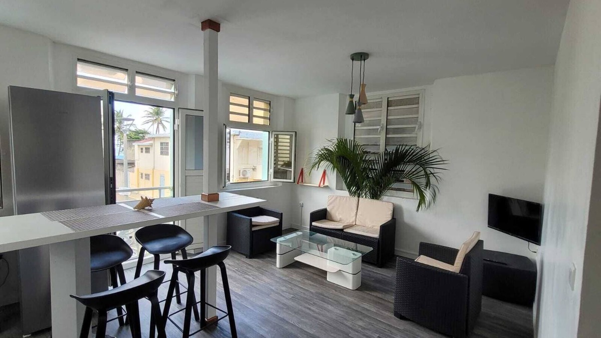 Sainte-Marie Apartment | Beautiful F4 sea view near TOMBOLO in Sainte Marie