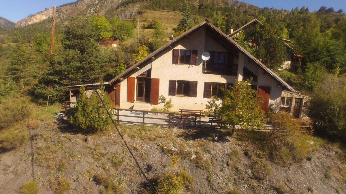 Villars-Colmars Ski Chalet | Beautiful family chalet for 8 people near the Mercantour National Park