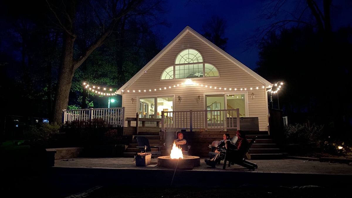 Colon House | Beautiful Family-Friendly Home On All-Sport Palmer Lake! 3 Bedroom - 3 Bath.