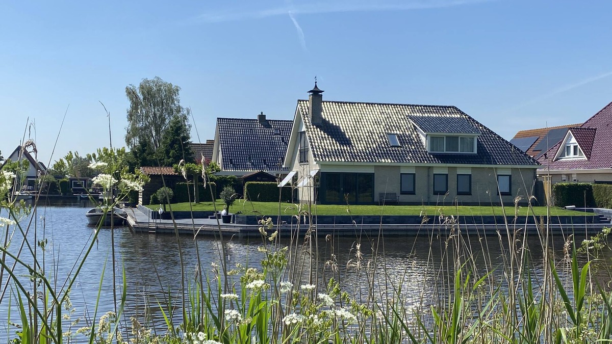 Scharsterbrug House | Beautiful Family home, 4 - 10 pers, on open water.