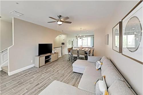 Florida Central Atlantic Coast Apartment | Beautiful Family Townhome, Near The Parks - 8000-104