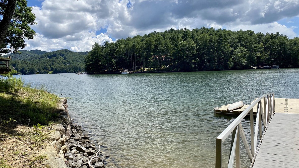 Cullowhee House | BEAUTIFUL FAMILY VACATION HOME, private dock on Lake Glenville, 5 Bed, 3 Bath