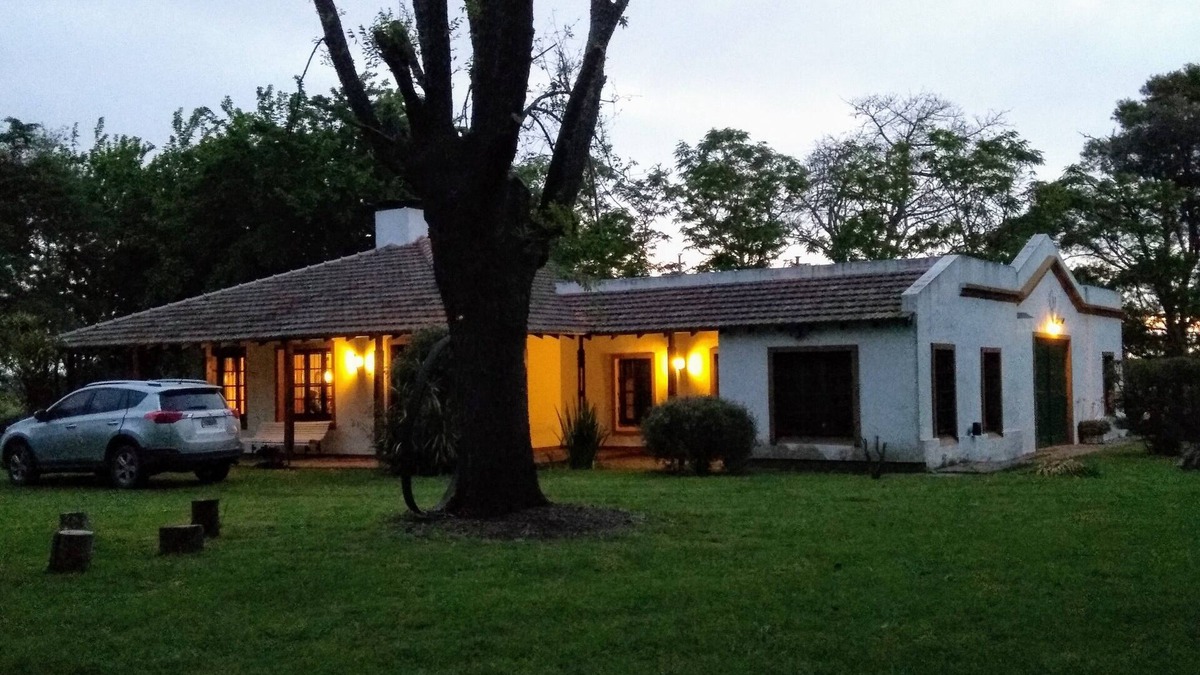 Chascomus Ski Chalet | Beautiful Farm Boutique Homestay Chacra La CH - 200 m2 1 hectare park pool wifi