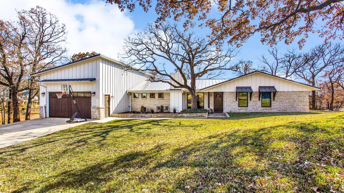 Hickory Creek House | Beautiful Farm House on Lake Lewisville