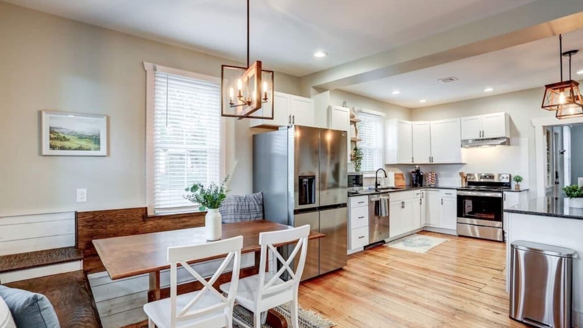 Elizabethtown House | Beautiful Farmhouse close to Lanc, Hershey, Etown!