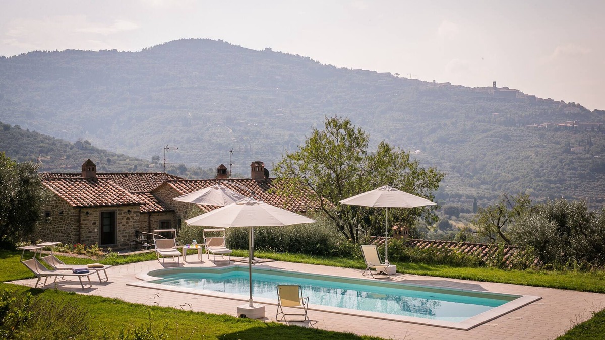 San Pietro a Cegliolo House | Beautiful farmhouse in the Tuscan countryside with private pool.