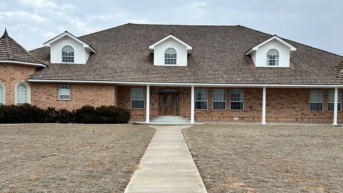 Panhandle Other | Beautiful Farmhouse located 2 miles outside of Panhandle TX.