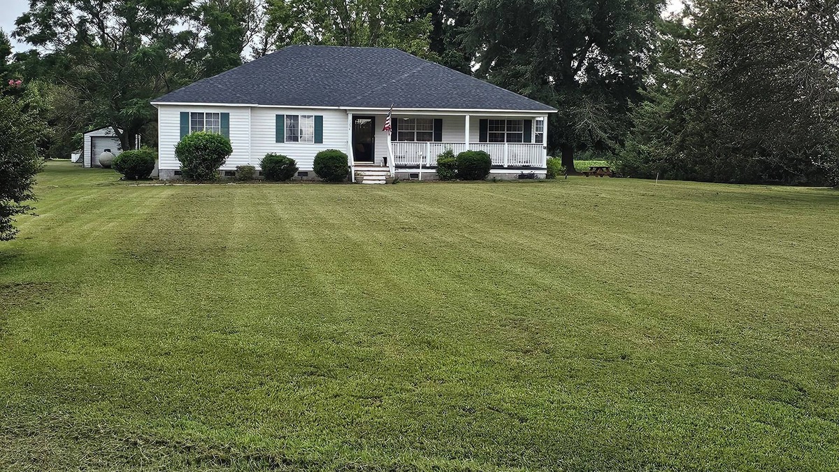 Gold Rock Other | Beautiful farmhouse with 3 bedrooms and 4 Queen beds for a cozy stay