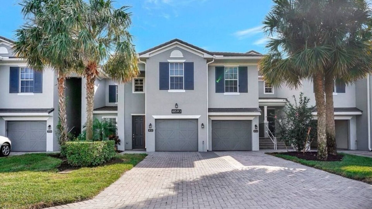 River Hall Condo | Beautiful first floor Condo in gated community on private Davis Love golf course