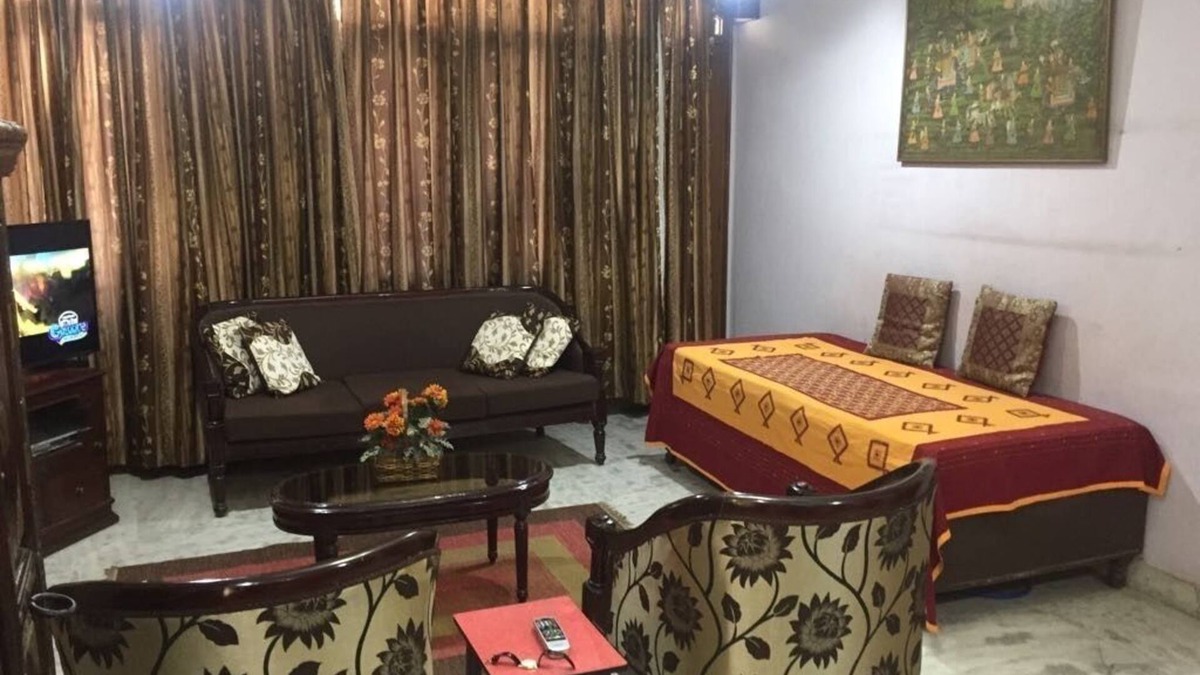 Kharera Apartment | Beautiful flat in Hauz Khas close to important land marks in NewDelhi