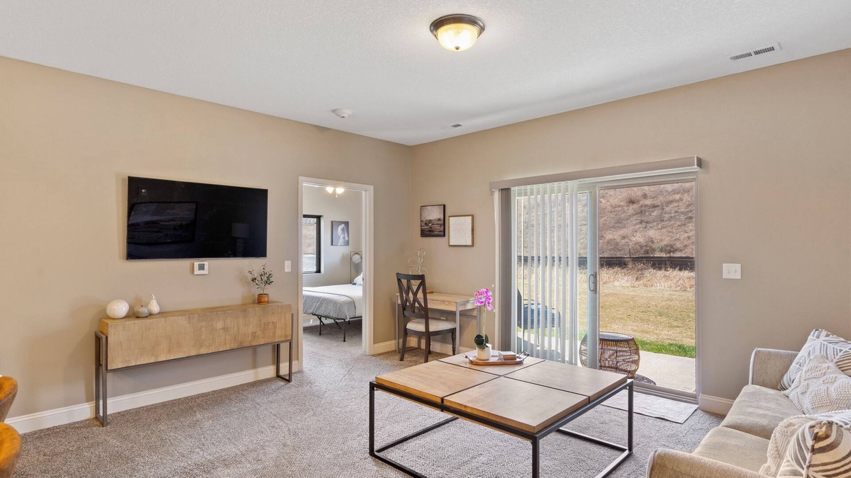 West Des Moines Apartment | Beautiful Flowing Ground Floor 2 Bedroom with Spacious Kitchen & Private Garage.
