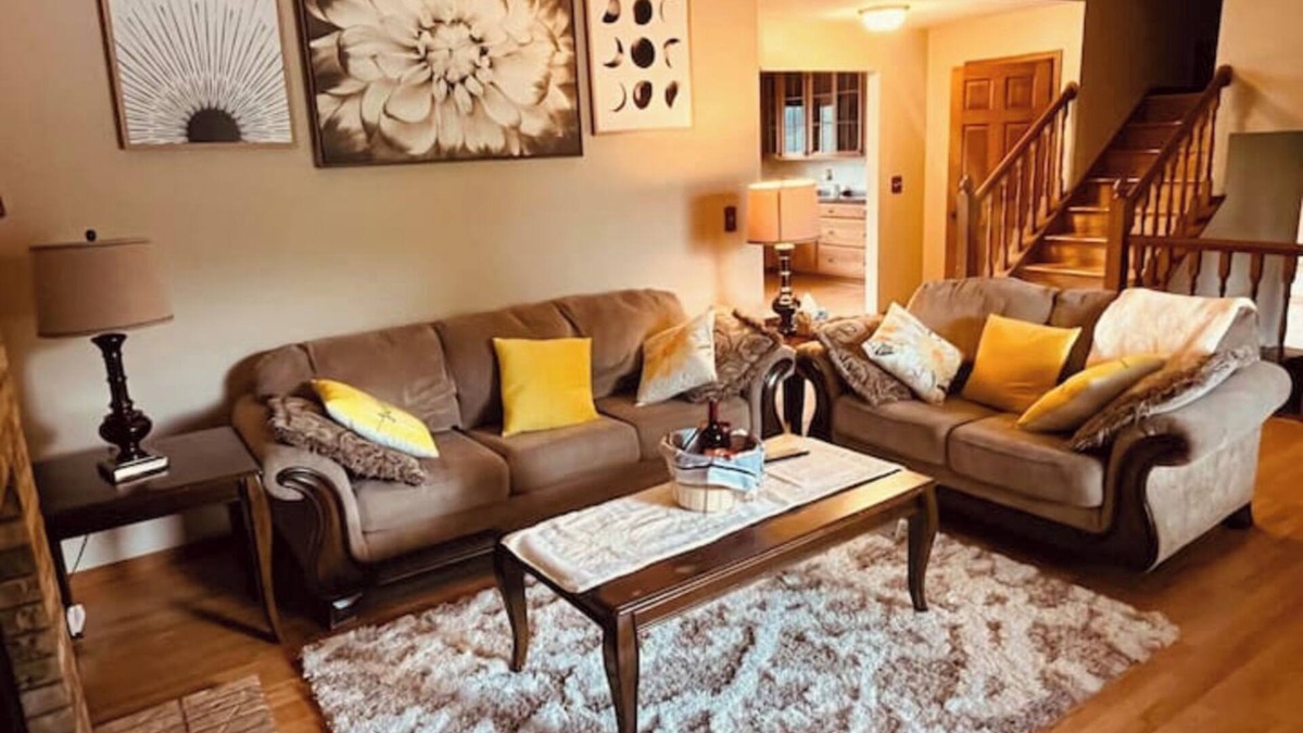 Roseville House | Beautiful Four-Level Split Home @ Calm Cul-de-sac!
