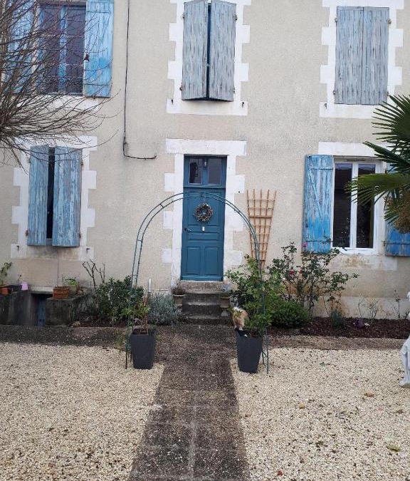 Civray House | Beautiful Four Poster Double Room with en-suite, Nouvelle Aquitaine, France