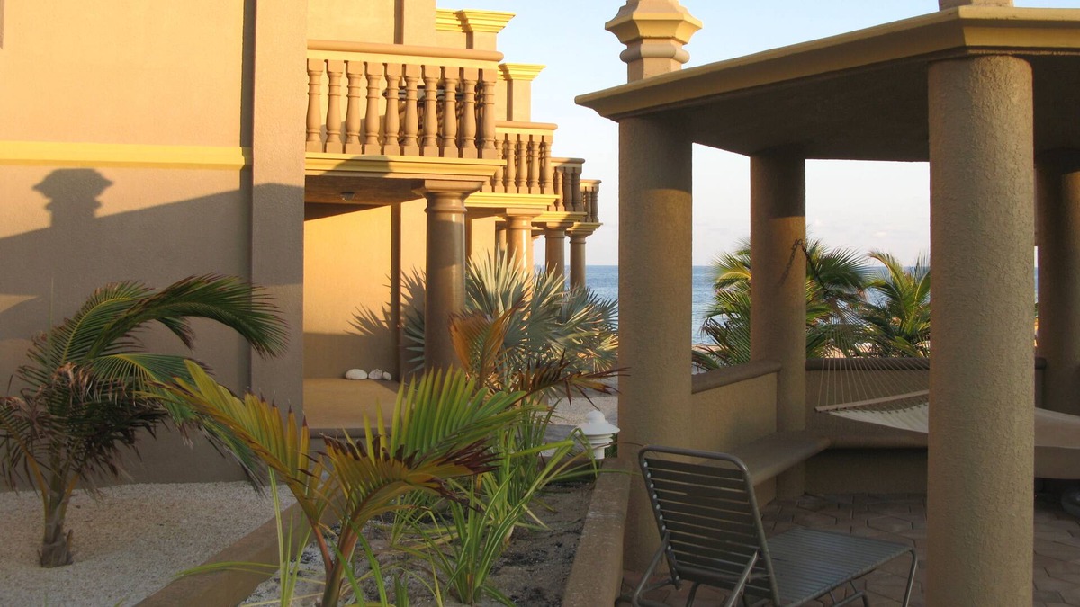East End House | Beautiful Four Star vacation home with pool for less.