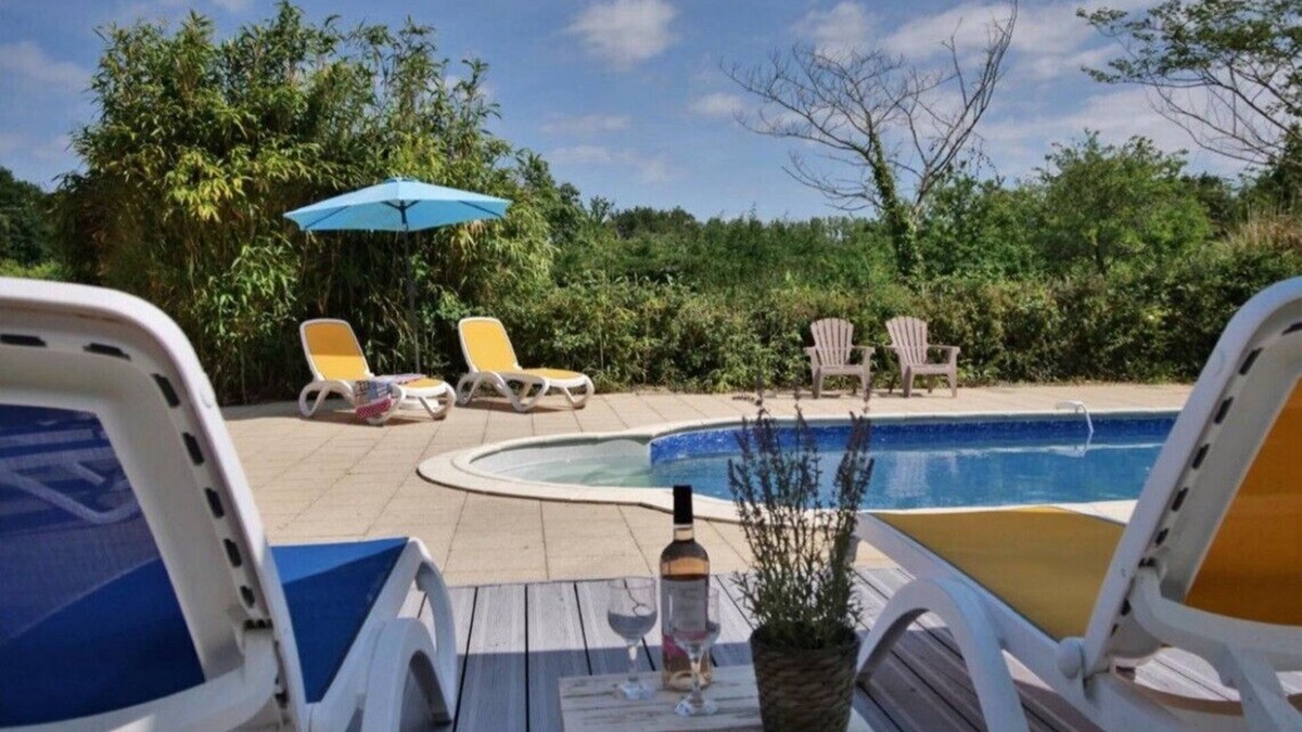 Le Champ-Saint-Pere House | Beautiful SpaciousnFamily friendly Gite with Pool and games room. Pets welcome