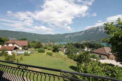 Saint-Alban-de-Montbel Villa | Beautiful villa on the slopes of Lake Aiguebelette!