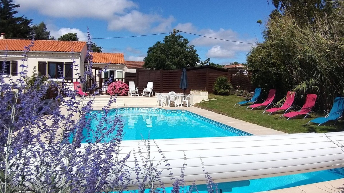 Saint-Denis-du-Payre Villa | Beautiful Villa with heated pool - just 10 minutes from the sea!