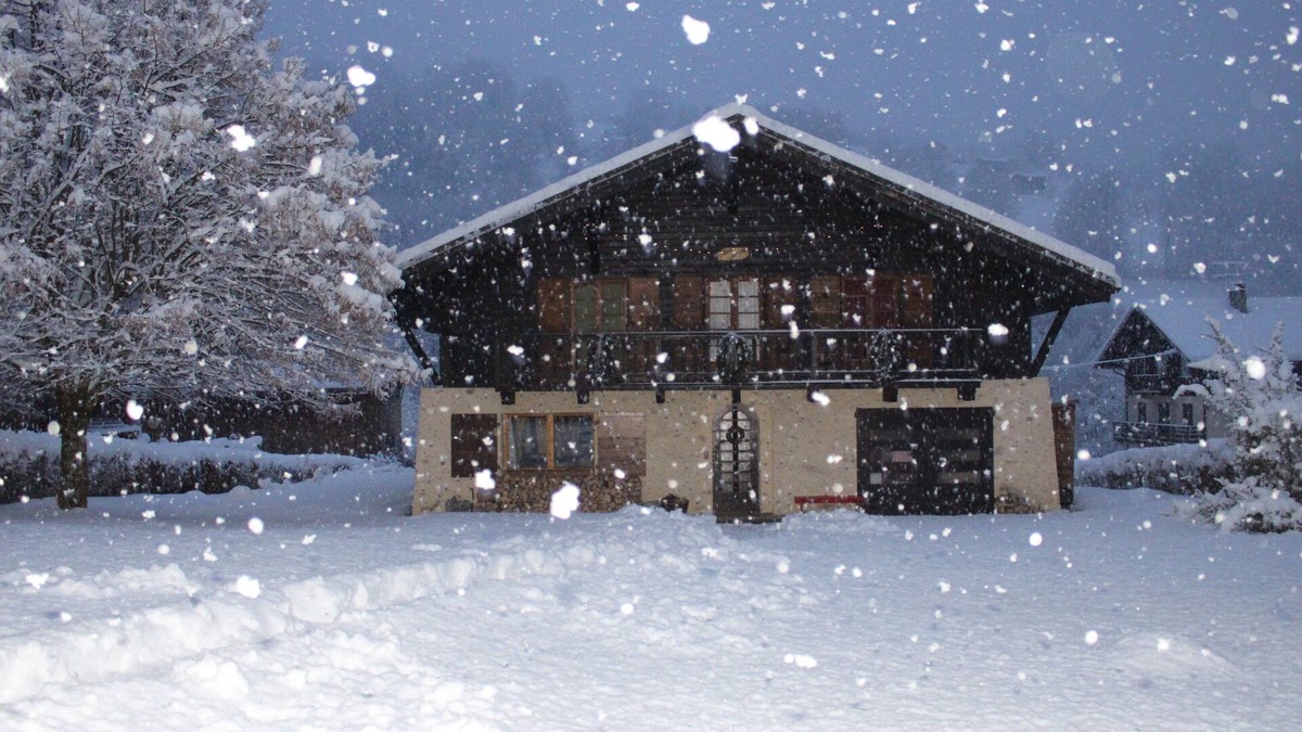 Saint-Gervais-les-Bains Ski Chalet | Beautiful old mountain chalet sleeping up to 12 people with mountain views