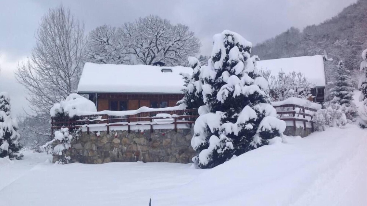 Saint-Martin-d'Uriage Ski Chalet | Beautiful comfortable chalet, isolated, altitude 900m, unobstructed view of the peaks, 2 hectare park