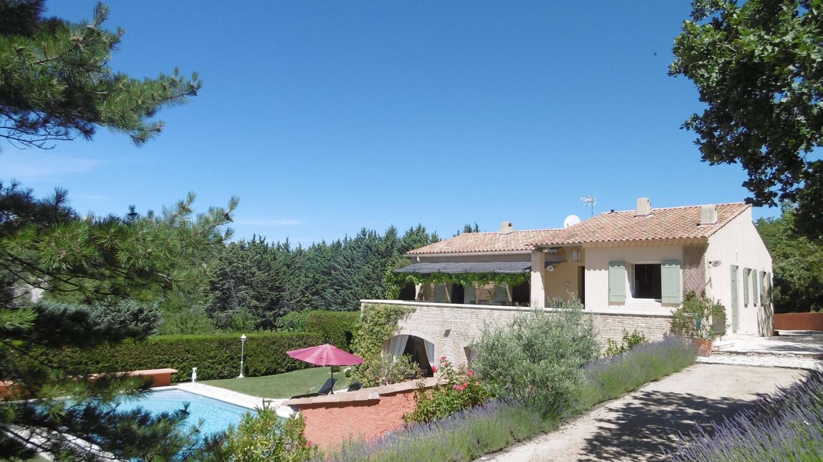 Saint-Saturnin-les-Apt Cottage | Beautiful charming gite, single storey for 7 people, pool, St Saturnin