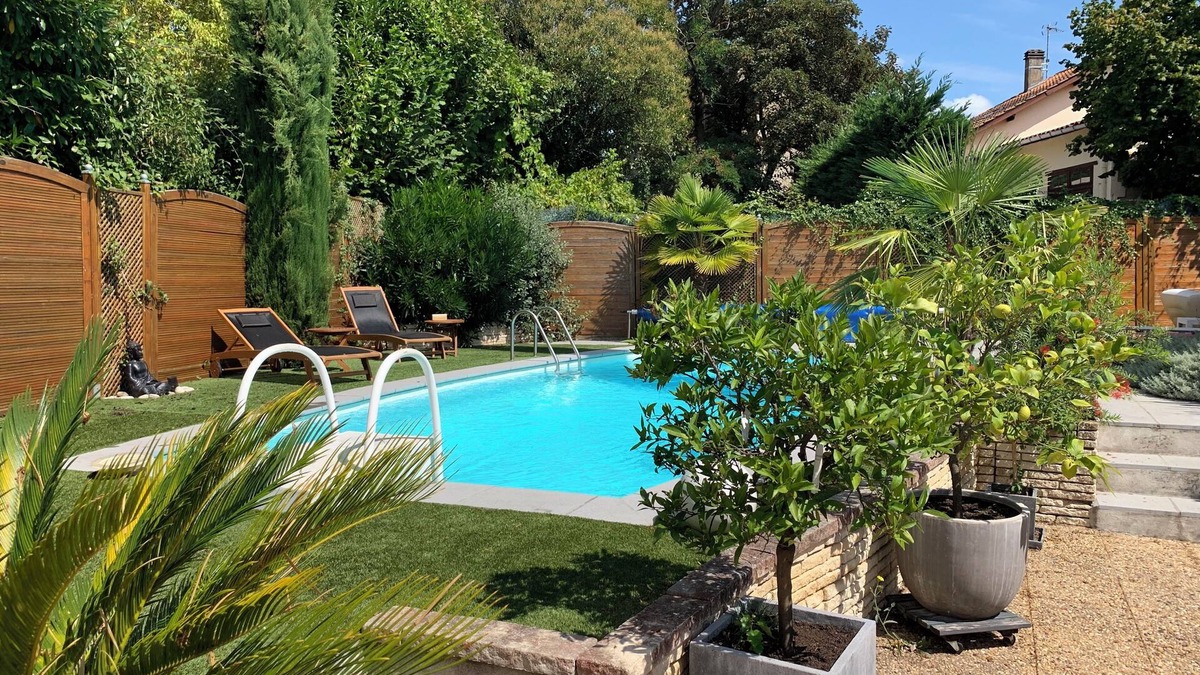 Bergerac Apartment | BEAUTIFUL FULL FOOT HOUSE WITH POOL CLOSE TO TOWN CENTER AND DORDOGNE