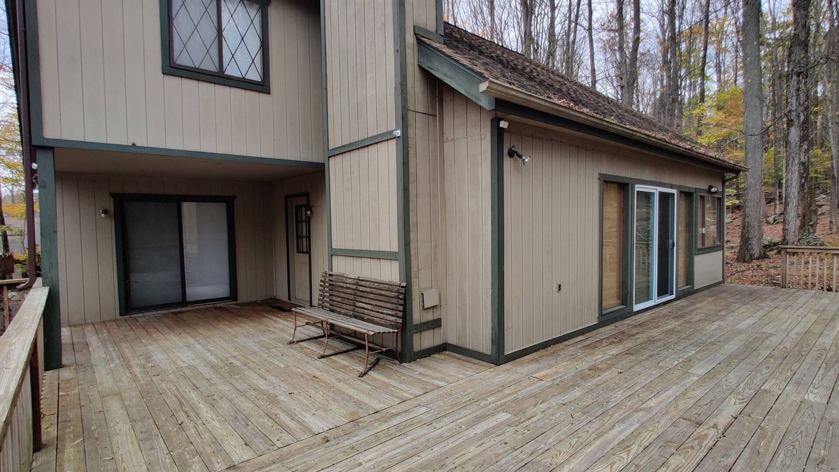 Lake Ariel House | Beautiful Fun Getaway House with lots of amenities