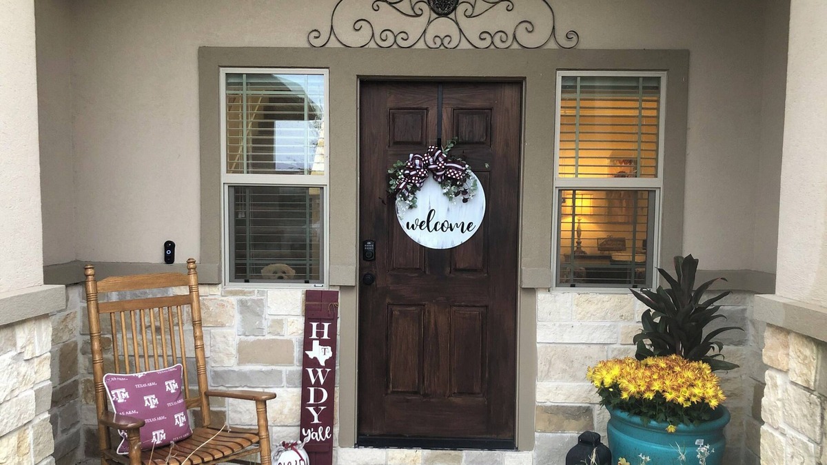 College Station House | Beautiful Furnished 3BDRM/3.5BA Townhouse in the heart of Aggieland!