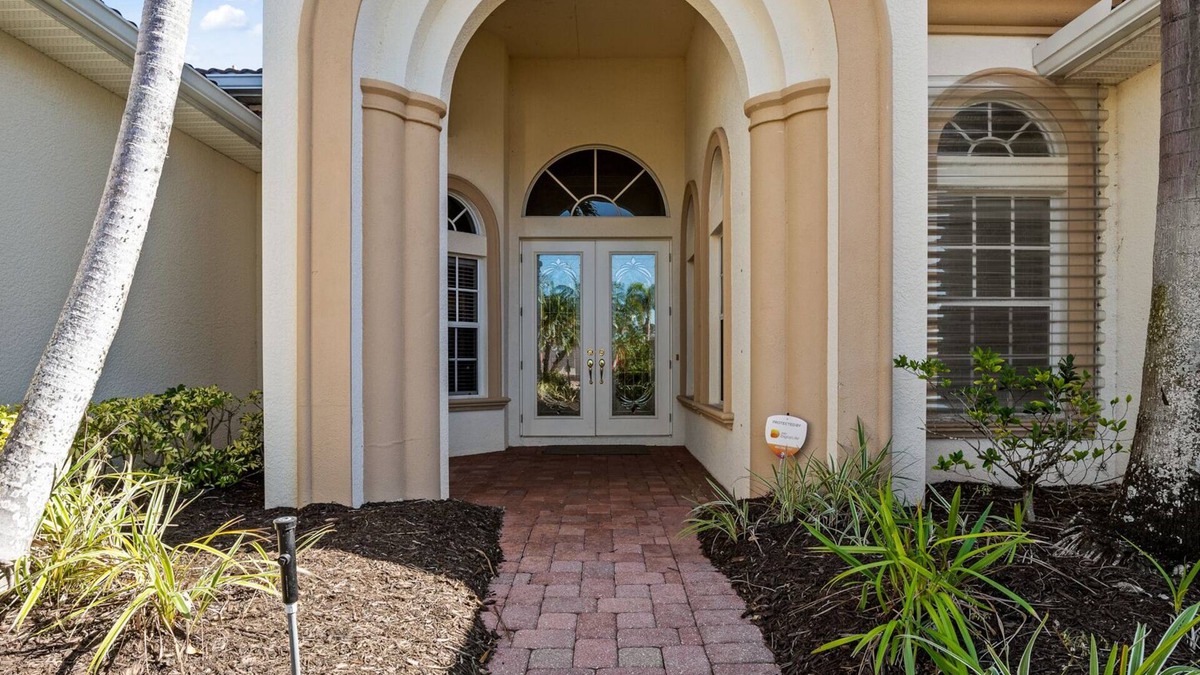 Biggar House | Beautiful furnished home, all amenities, close to beaches, lovely preserve view.