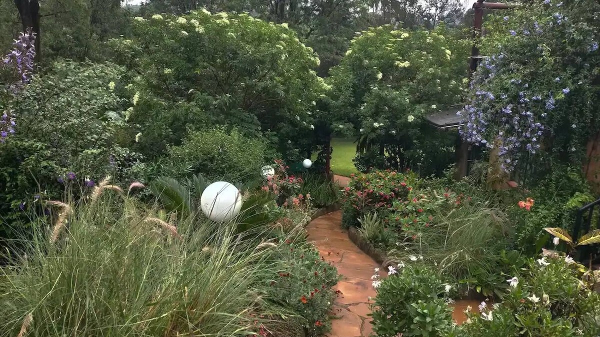 Karen Apartment | Beautiful Garden Apartment - access to private gazebo and garden