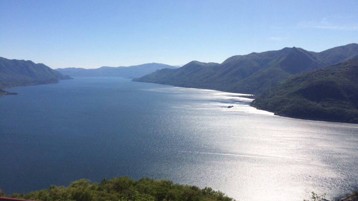 Agra Apartment | Beautiful garden apartment in a panoramic position high above Lake Maggiore