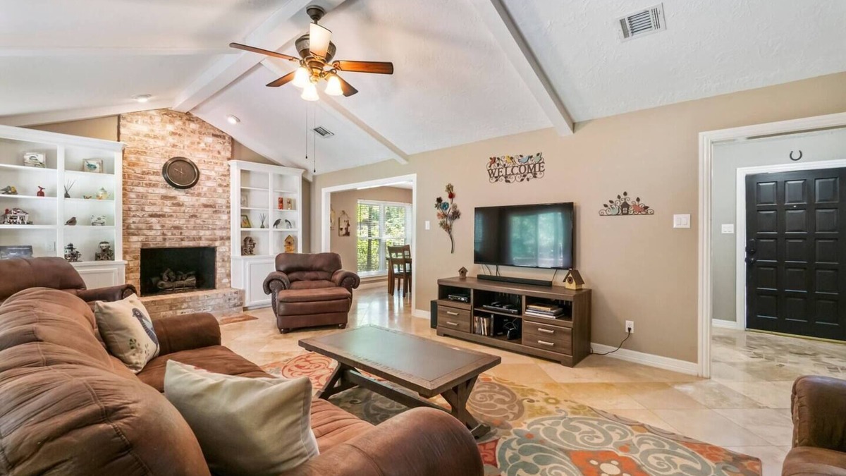 Grogan's Mill House | Beautiful Garden Oasis in the Heart of The Woodlands!