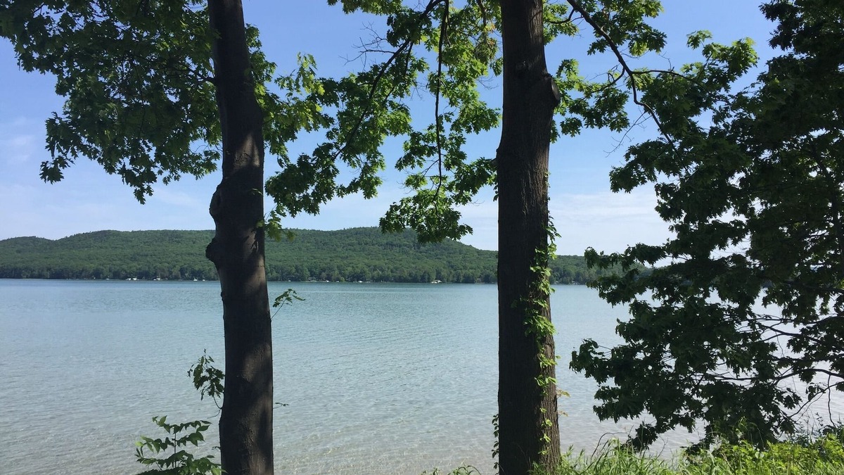 Empire House | Beautiful Gem on Little Glen Lake