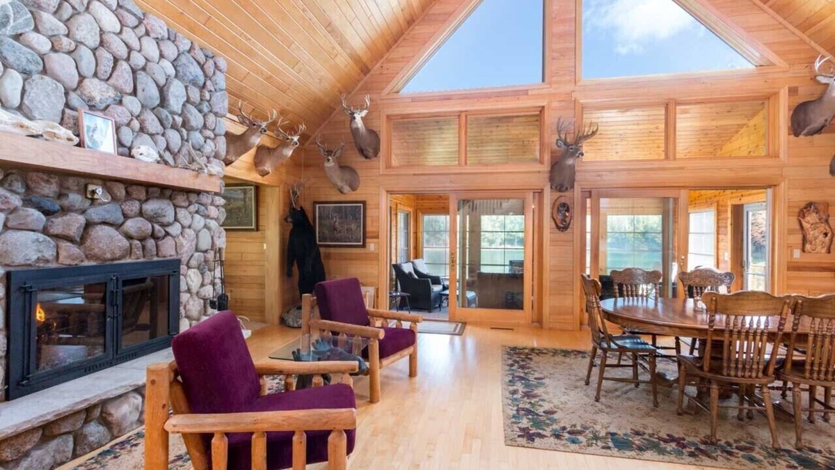 Dunbar House | Beautiful getaway on a private lake!
