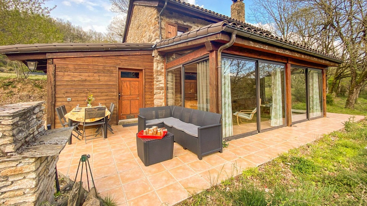 Connac House | Beautiful gîte with views and shared pool