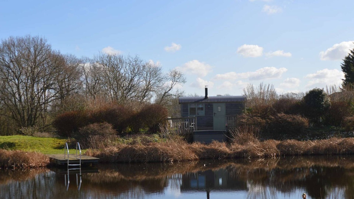 Badlesmere Cabin | Beautiful Glamping Hut in stunning rural location with Exclusive Hot Tub