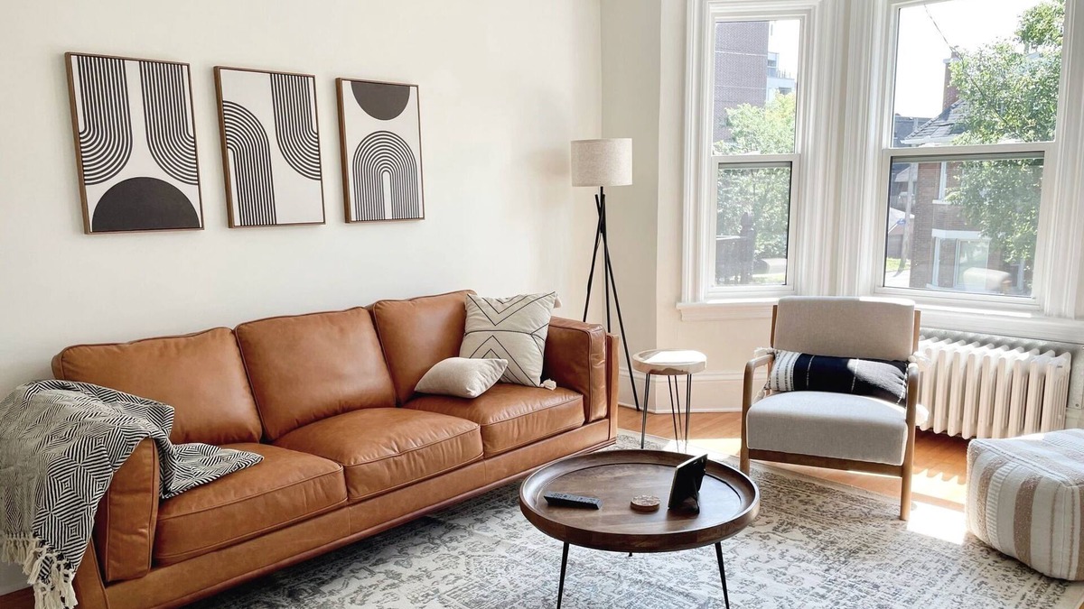 Glebe Apartment | Beautiful Glebe 2 story apartment with 2 parking spots
