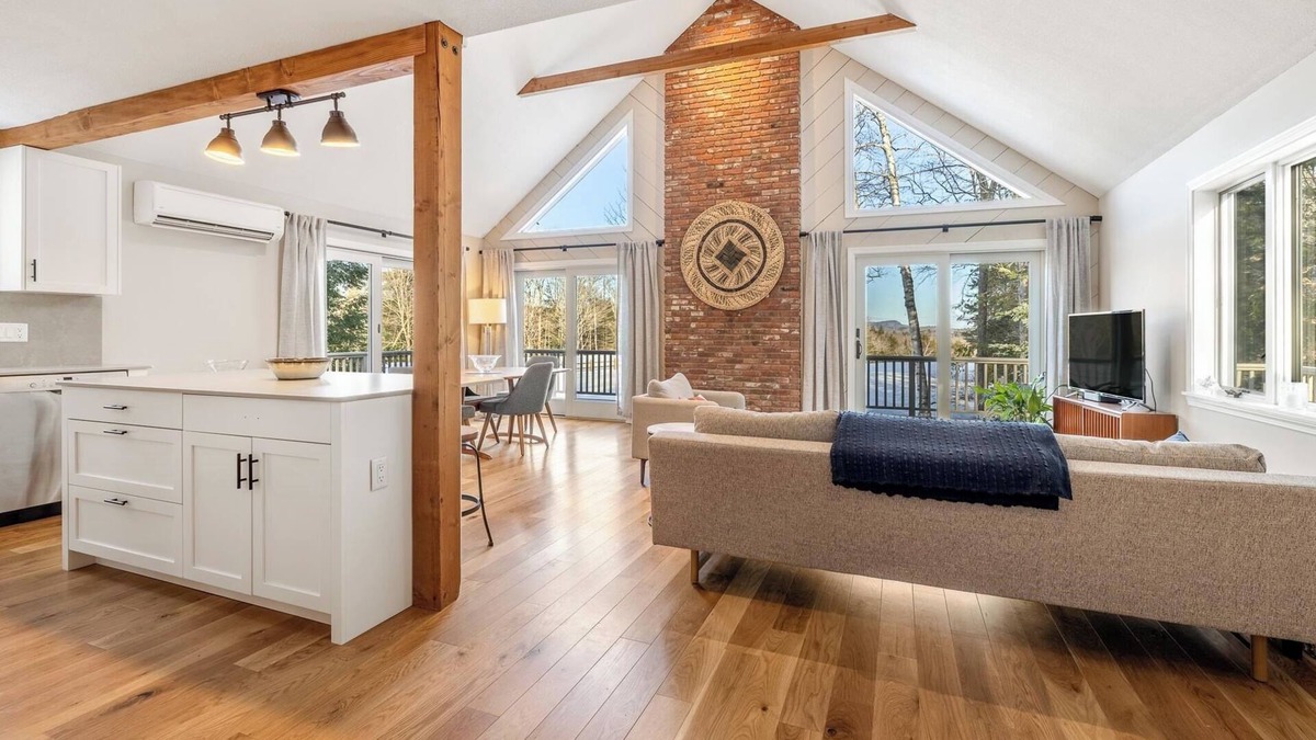 Grantham House | Beautiful Golf Course Home in Eastman