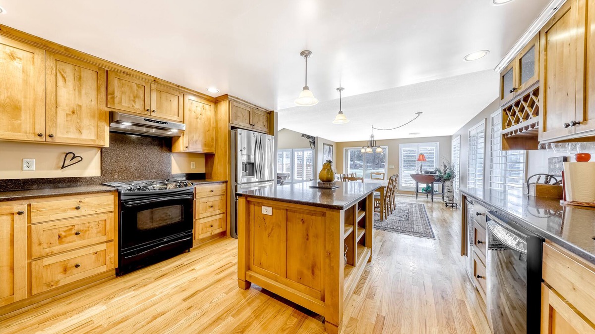 Southeast Bend House | Beautiful Golf Coursefront home with private hot tub, firepit, & great location
