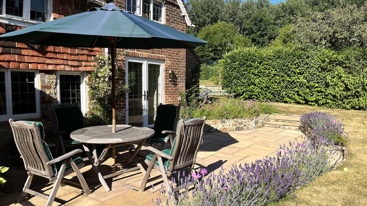 Haslemere House | Beautiful Grade II listed home with pool and tennis court in South Downs