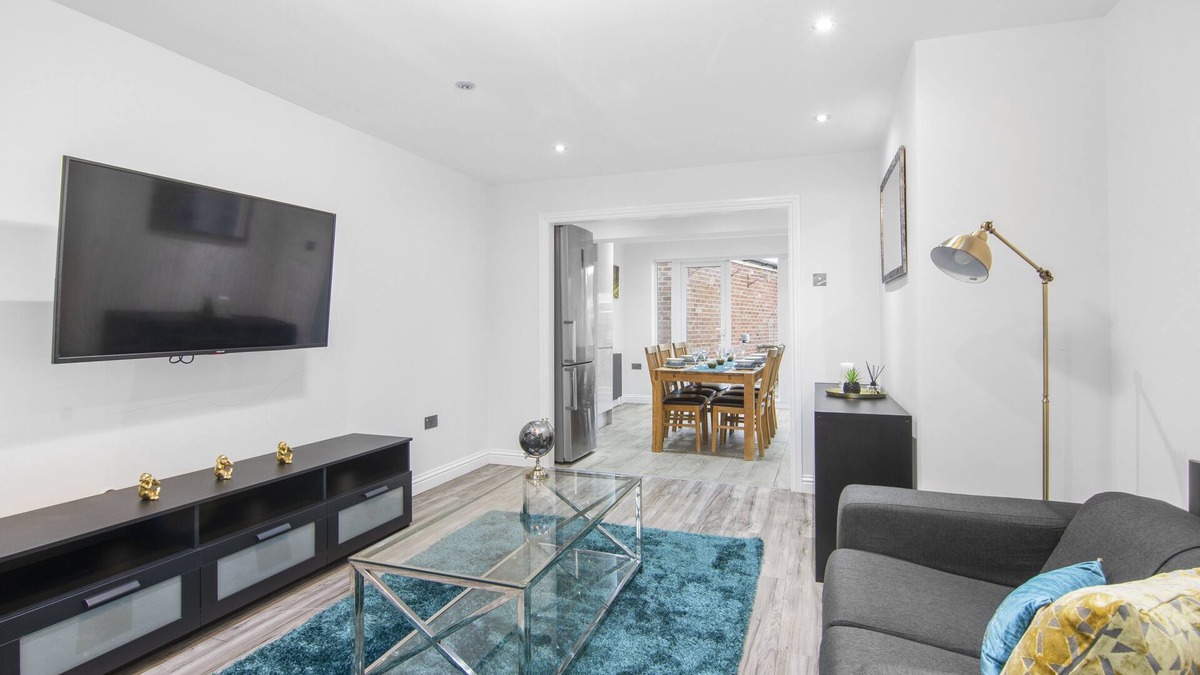 Gravesend House | Beautiful Gravesend 3 Beds by Jada Homes