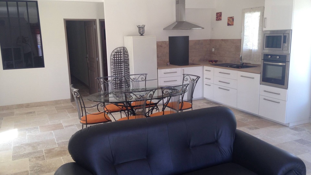 Comps Apartment | Beautiful ground floor apartment with swimming pool and parking space